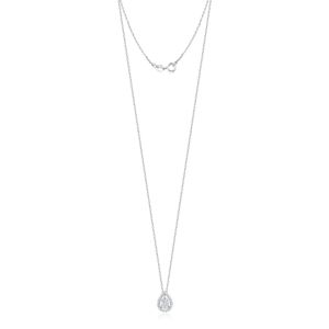 Colar de prata com pingente em formato de gota, decorado com pequenas pedras brilhantes.