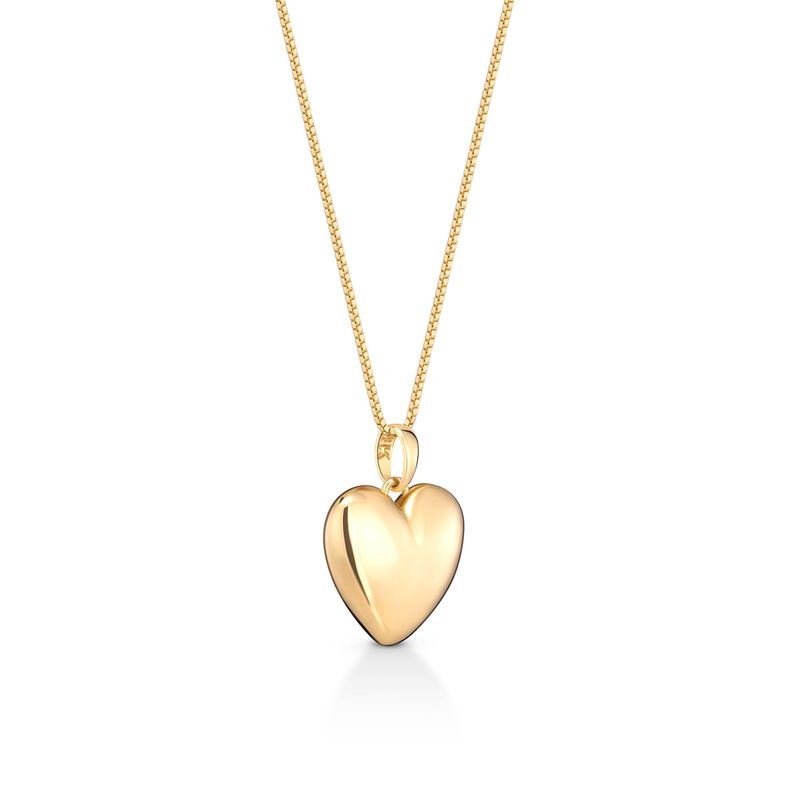 Colar dourado com pingente de coração graduado, pendurado numa corrente fina e delicada.
