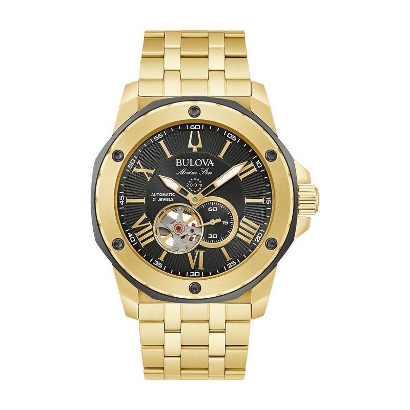 Relógio de pulso dourado com mostrador preto, numerais romanos e detalhes em dourado, com exibição de hora, minuto e segundos.