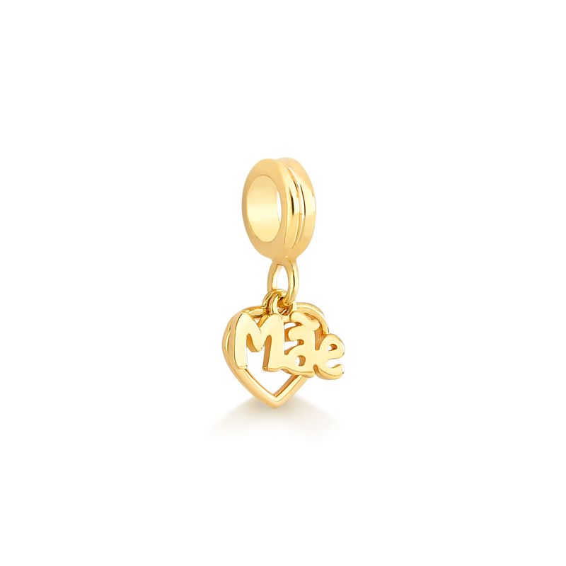 Berloque dourado com coração e as letras "M", "E" e "S" penduradas.