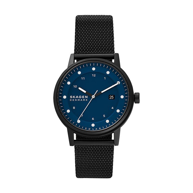 Relógio preto com pulseira de malha preta, caixa preta e mostrador azul com detalhes brancos, marca Skagen Denmark.
