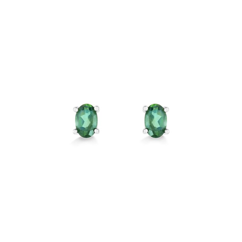 Par de brincos com pedras verdes ovais em cabochão, fixadas em suporte de metal prateado, exibidos contra fundo branco.