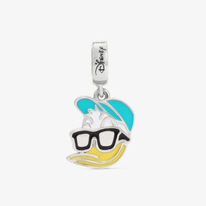 Chaveiro com desenho de uma personagem com boné azul, óculos escuros e cabelo amarelo, com detalhes em preto, azul, amarelo e prateado.
