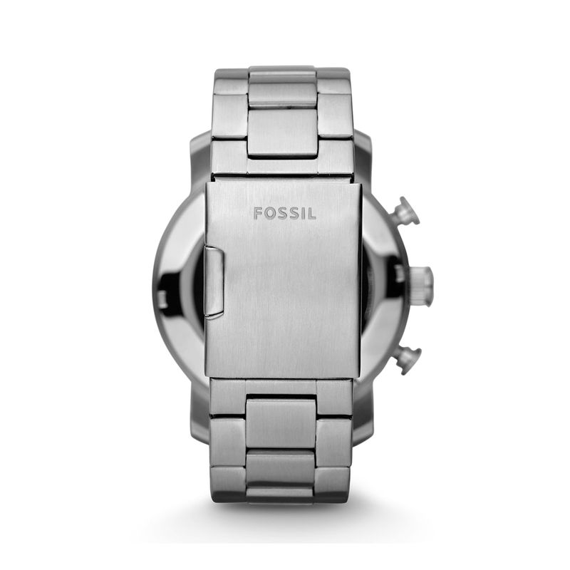 Relógio de pulso com pulseira de metal e caixa prateada, mostrando a parte de trás com a marca "FOSSIL" gravada.