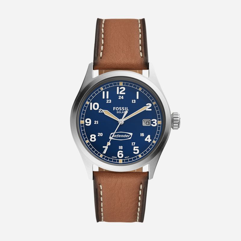 Fossil Defender Solar de perfil sóbrio