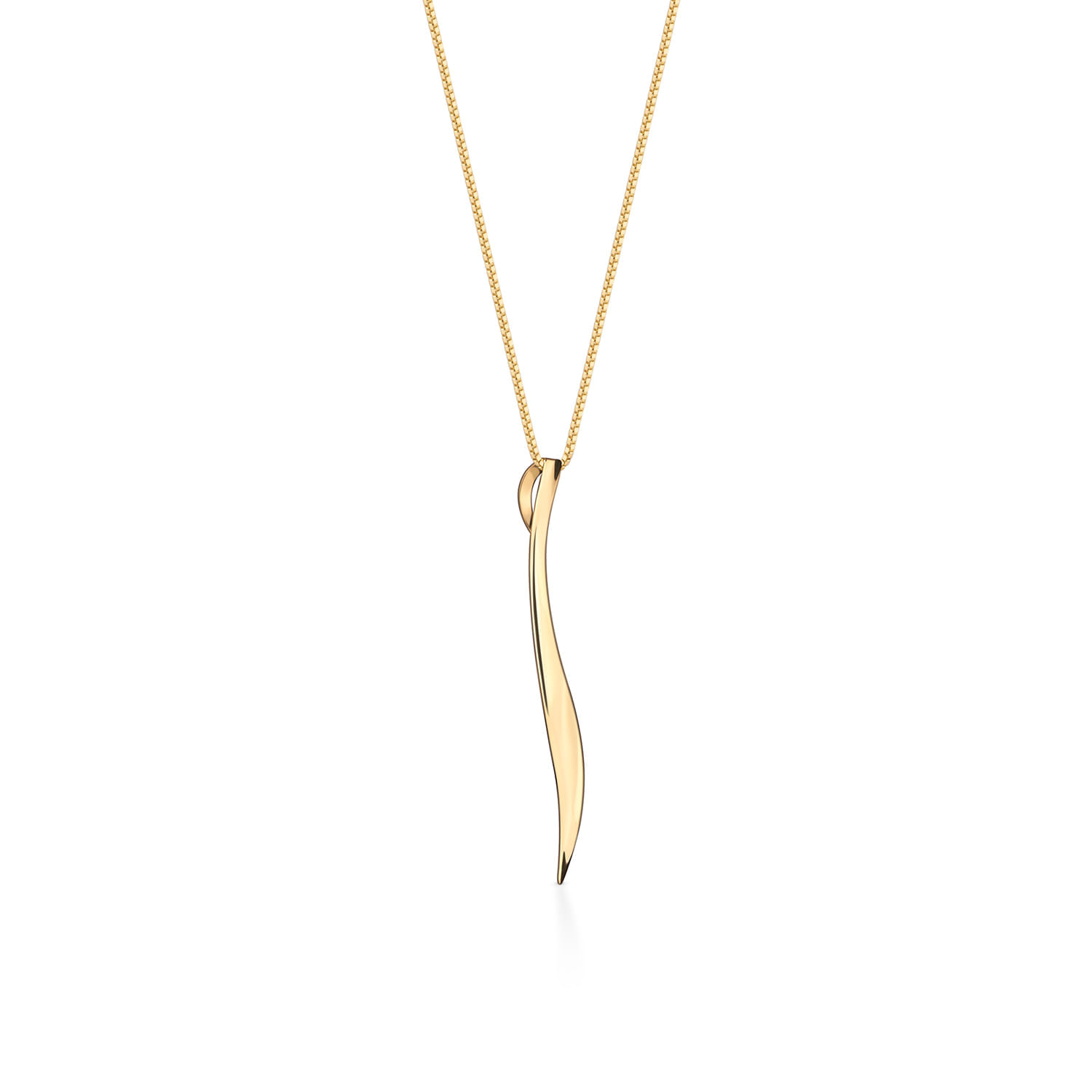 Colar com pingente alongado em formato de lâmina, em acabamento dourado, suspenso por corrente fina.