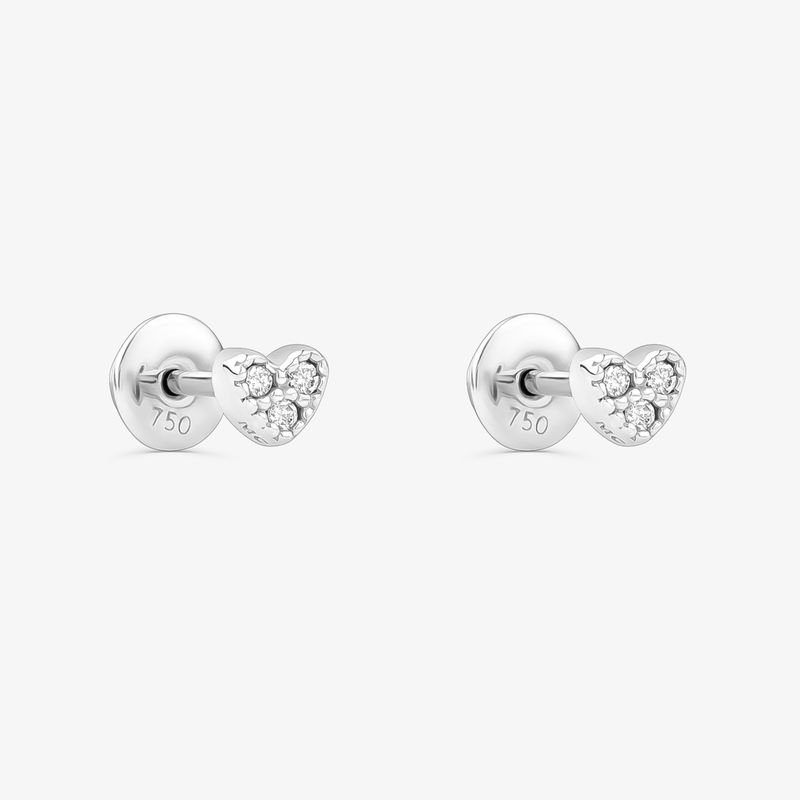 Brinco Stud Coração Amor, Amor em Ouro Branco 18K com 4 Pontos de Diamantes