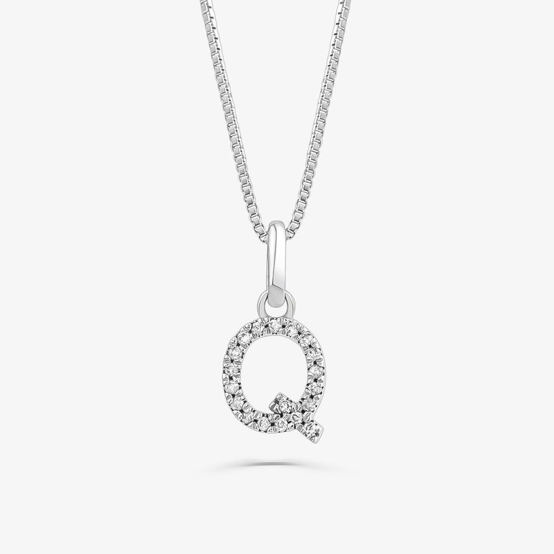 Pingente Letra Q com Diamante em Ouro Branco 18k