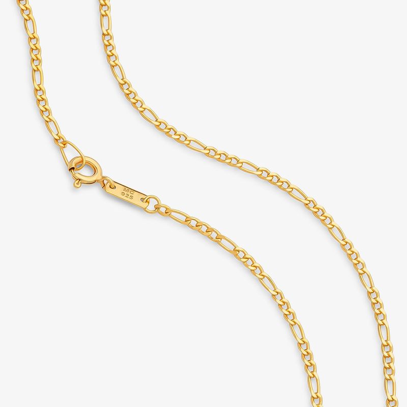 Corrente dourada com elos alongados e fecho de clasp, feita em material prata 925.
