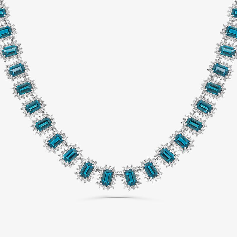 Colar com Topázio London e Diamantes em Ouro Branco 18k