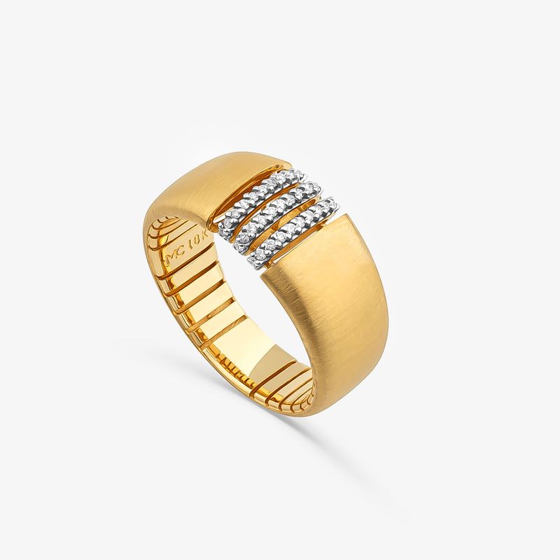 Anel dourado com três faixas de pedras cristalinas na parte superior.