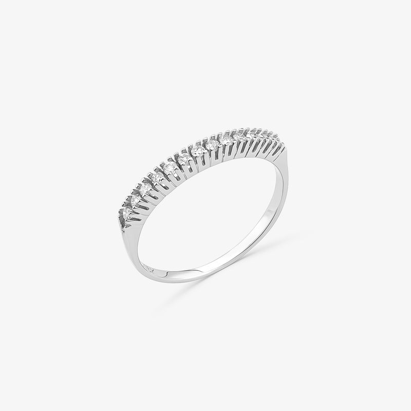Meia Aliança em Ouro Branco 18k com 13 pontos de Diamante