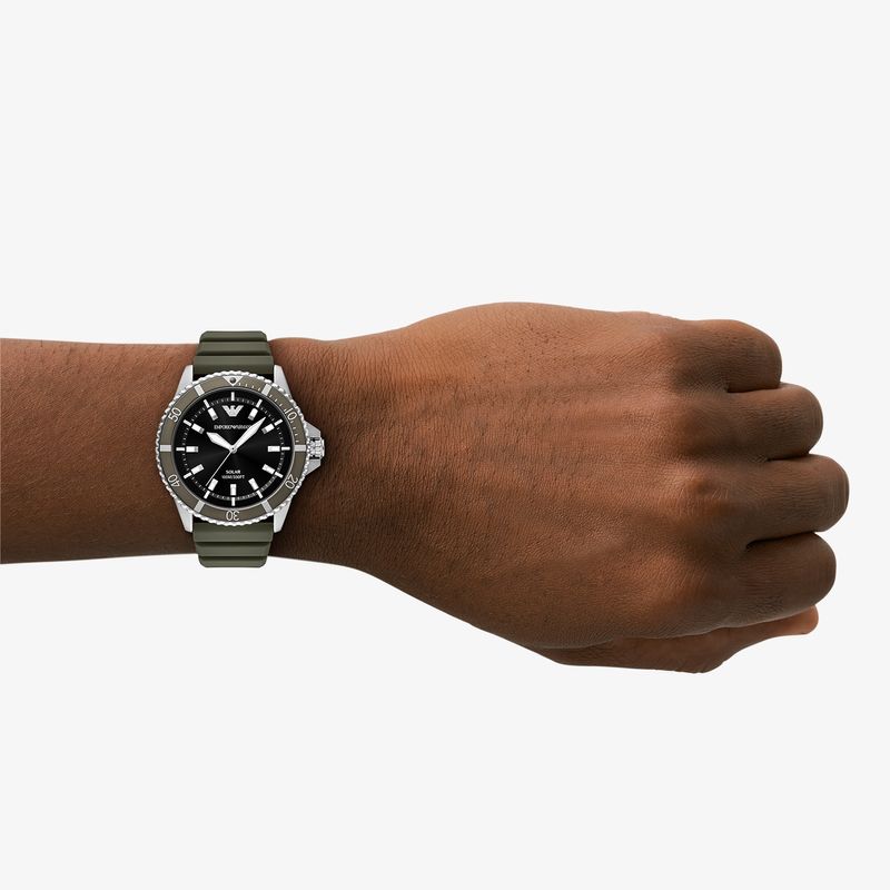 Relógio Empório Armani World Explorer Solar Masculino em Aço Prateado e Silicone AR11699B1
